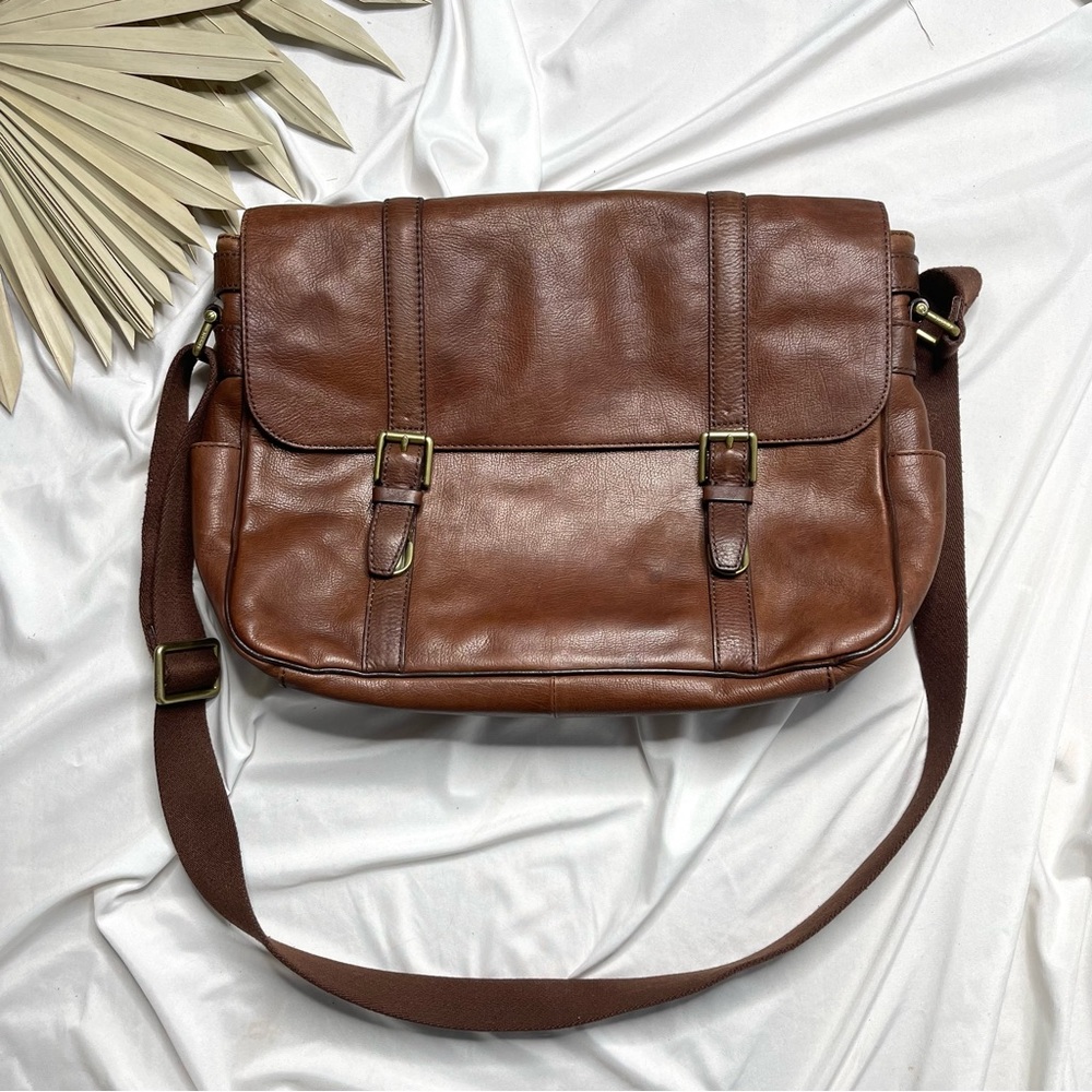 Fossil Estate Saffiano Leather Crossbody Messenger Briefcase.